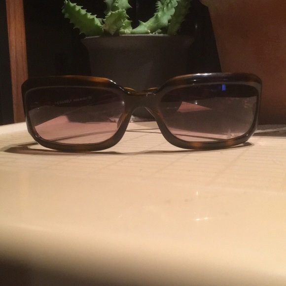 Auth CHANEL tortoiseshell sunglasses - Picture 6 of 6